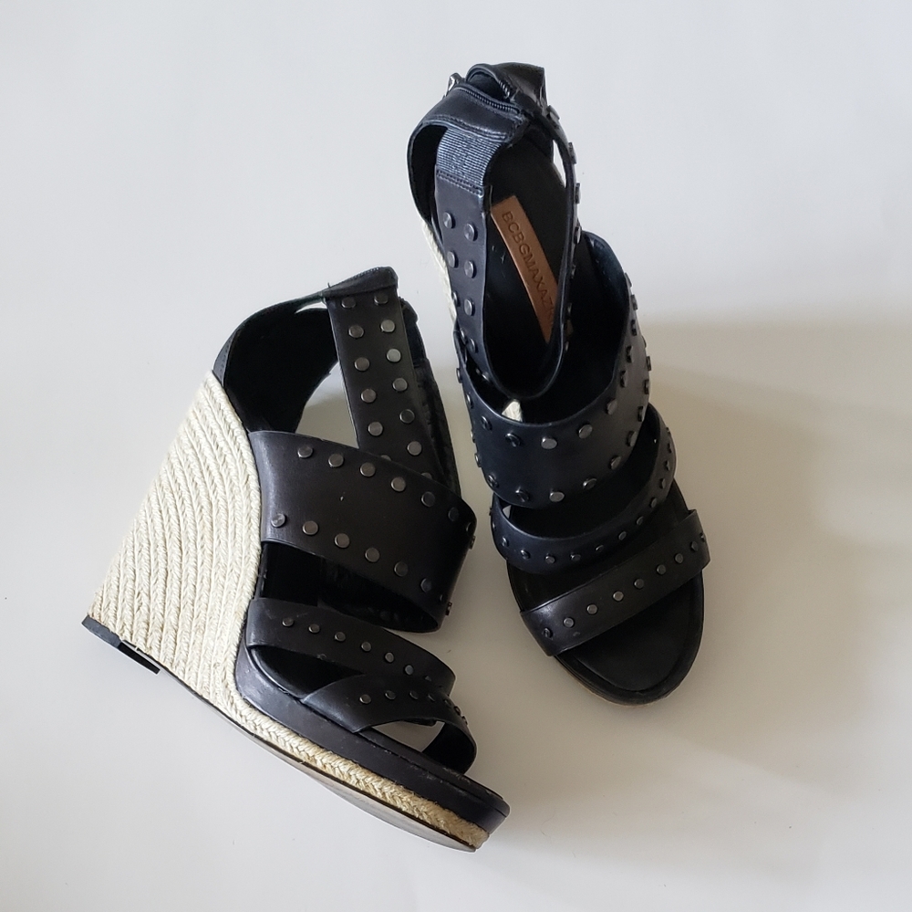 BCBGMAXAZRIA BLACK LEATHER STUDDED STRAPPY ESPADRILLE WEDGE